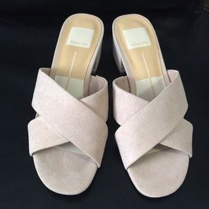 Cute sandals 👡 look new!